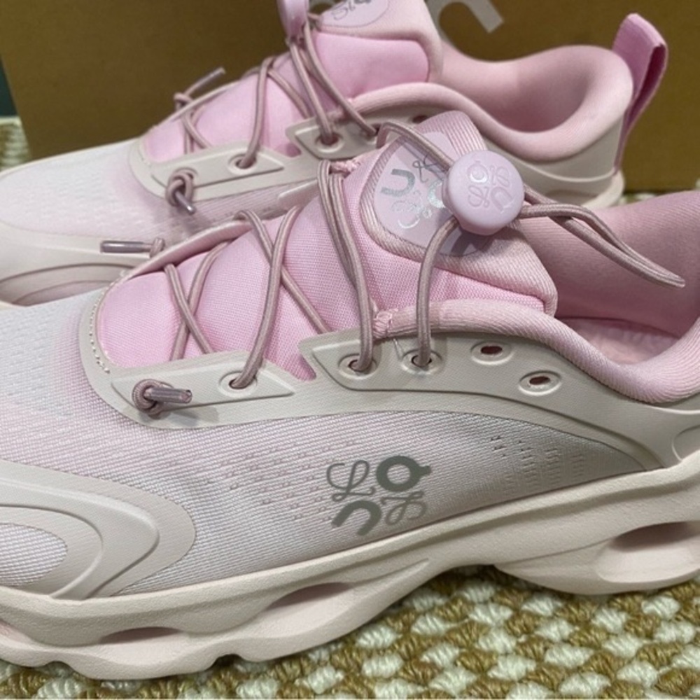 Loewe Women's Pink Sneakers - Picture 3 of 5